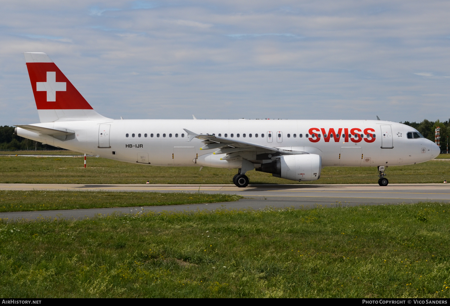 Aircraft Photo of HB-IJR | Airbus A320-214 | Swiss International Air Lines | AirHistory.net #677575
