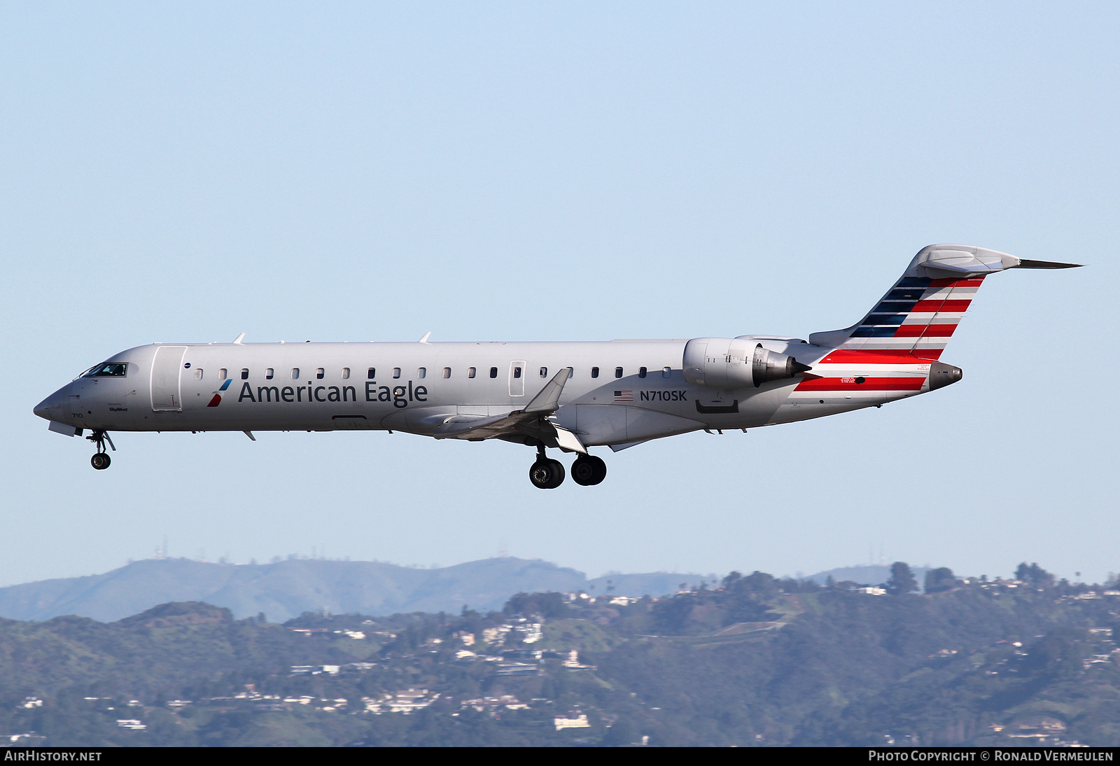 Aircraft Photo of N710SK | Bombardier CRJ-701ER (CL-600-2C10) | American Eagle | AirHistory.net #677591