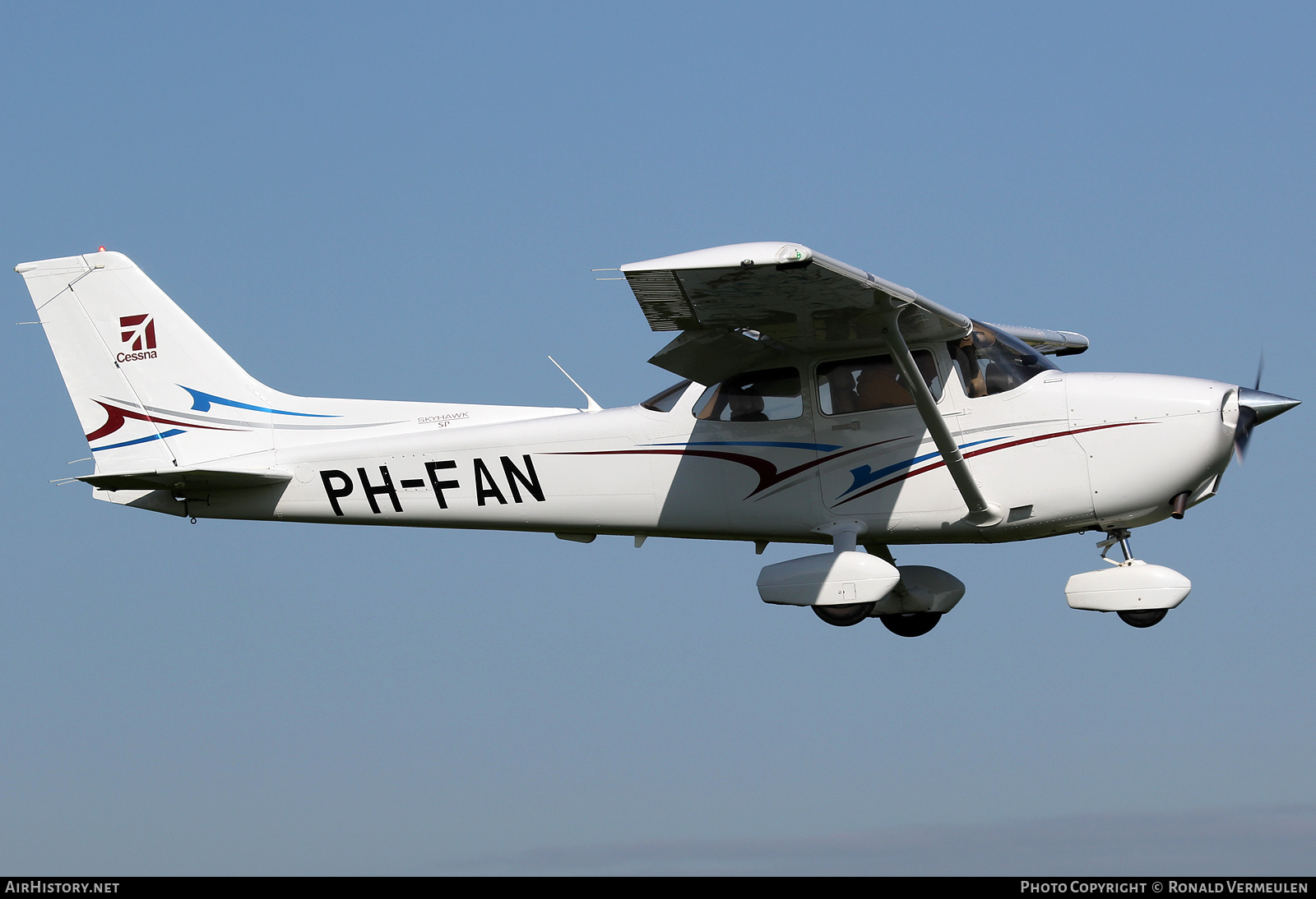 Aircraft Photo of PH-FAN | Cessna 172S Skyhawk SP | AirHistory.net #677595