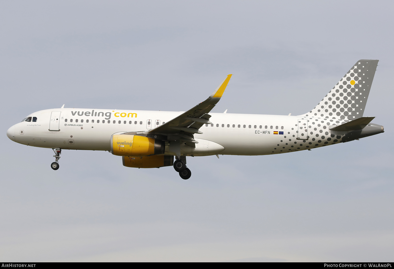 Aircraft Photo of EC-MFN | Airbus A320-232 | Vueling Airlines | AirHistory.net #677629