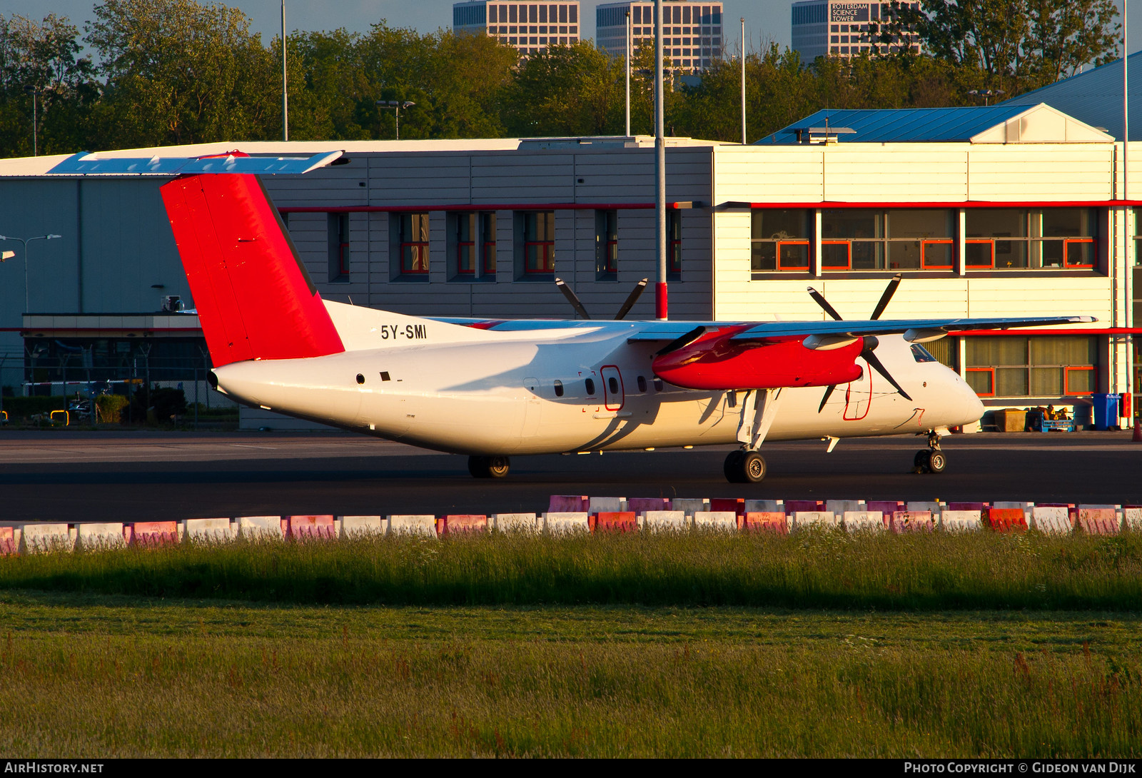 Aircraft Photo of 5Y-SMI | Bombardier DHC-8-311Q Dash 8 | AirHistory.net #677679