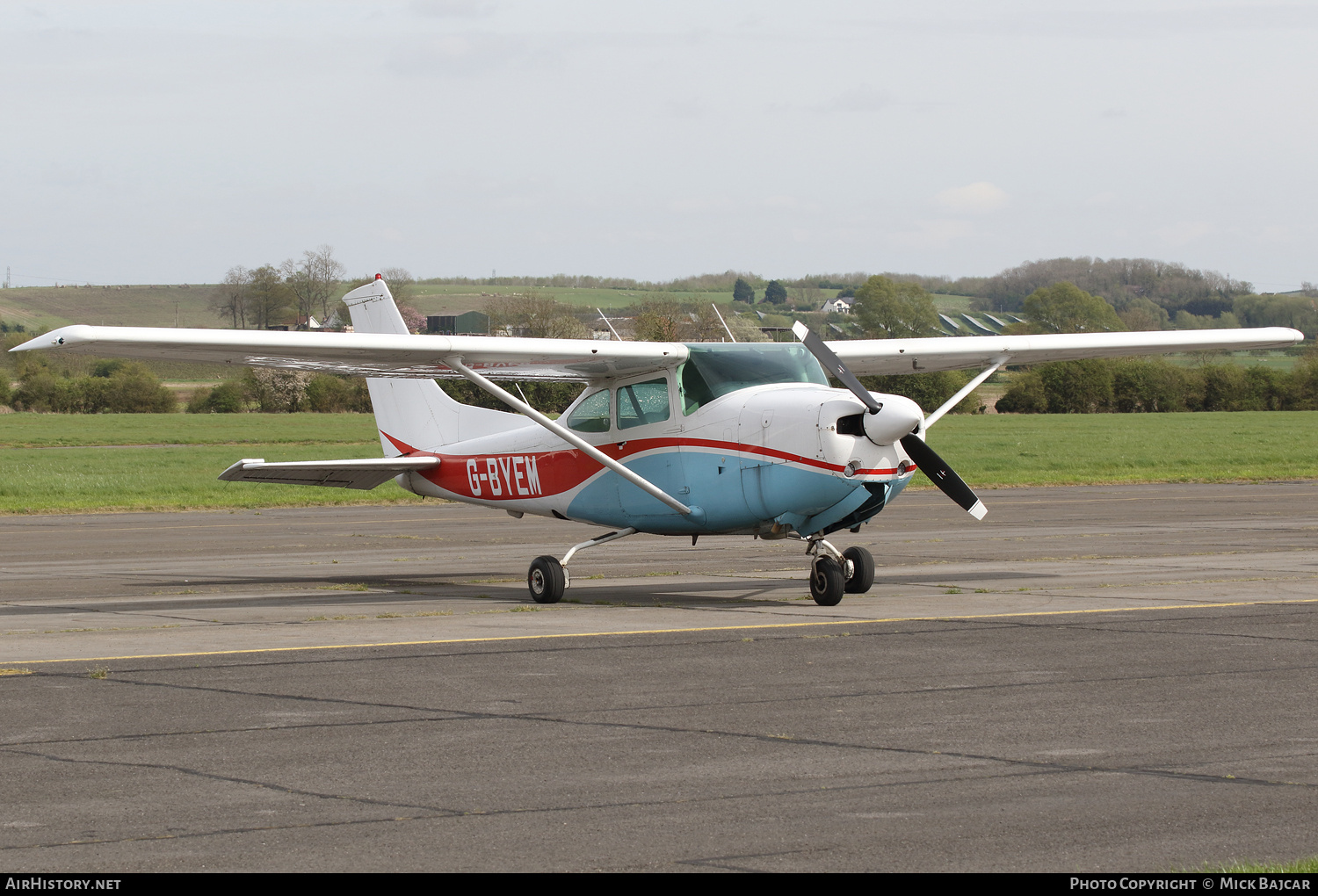 Aircraft Photo of G-BYEM | Cessna R182 Skylane RG | AirHistory.net #677770