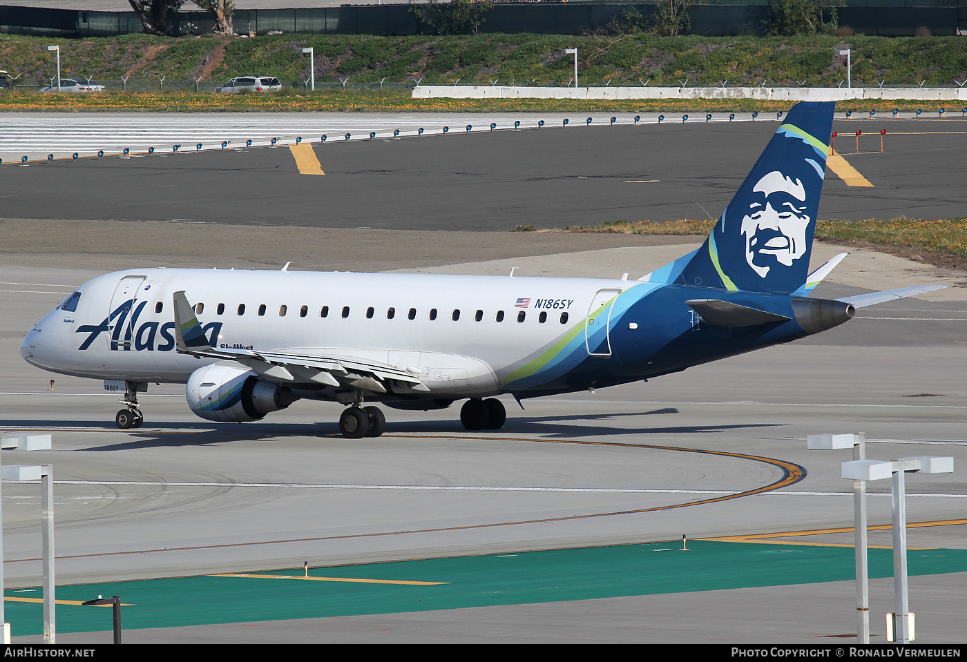 Aircraft Photo of N186SY | Embraer 175LR (ERJ-170-200LR) | Alaska Airlines | AirHistory.net #677923