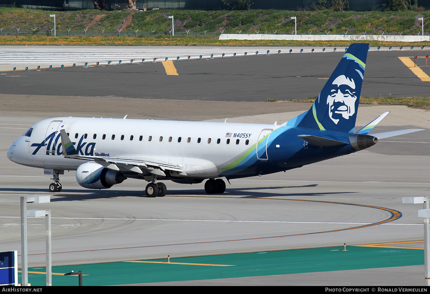 Aircraft Photo of N405SY | Embraer 175LR (ERJ-170-200LR) | Alaska Airlines | AirHistory.net #678523