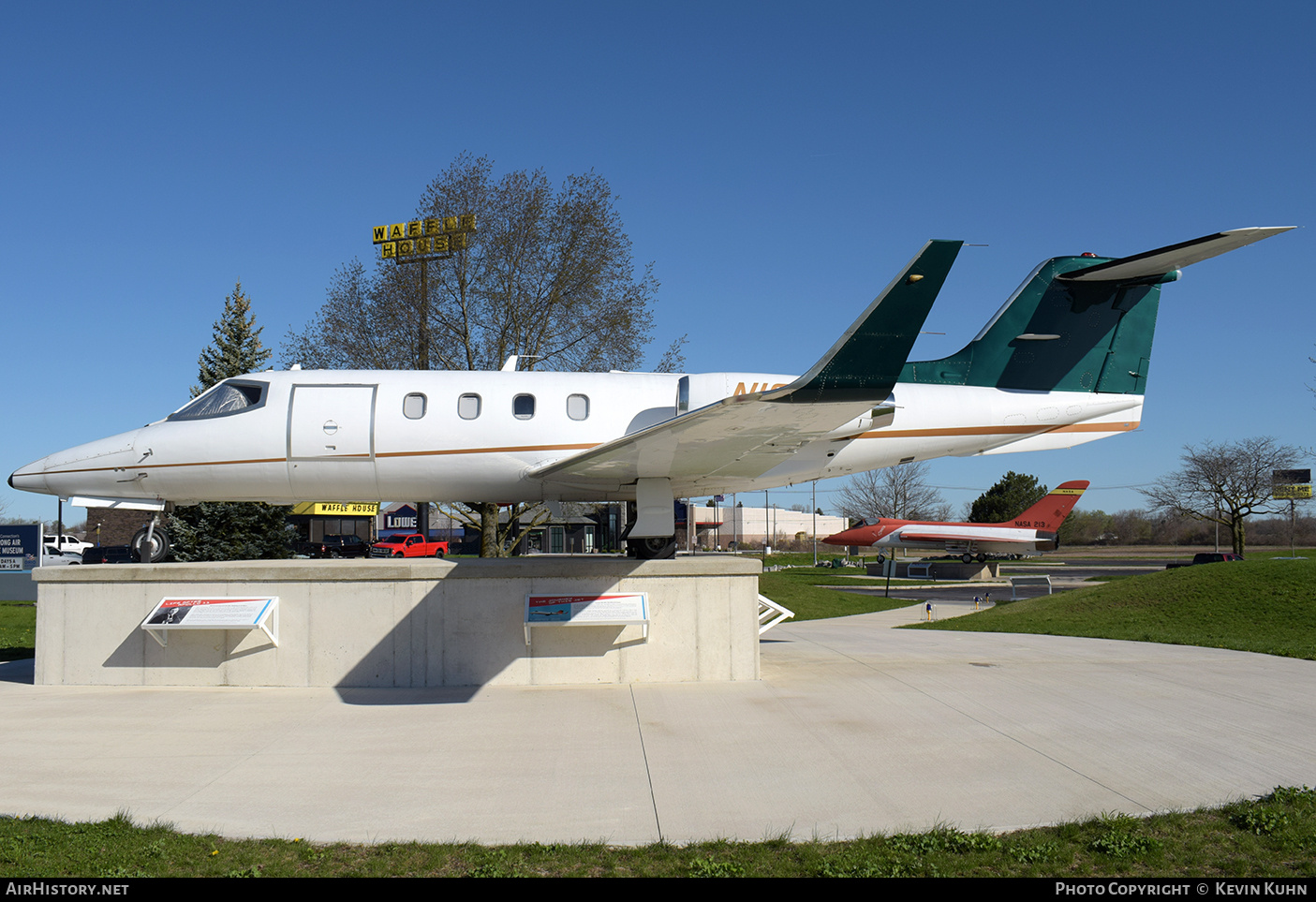 Aircraft Photo of N128LR | Gates Learjet 28 | AirHistory.net #678548