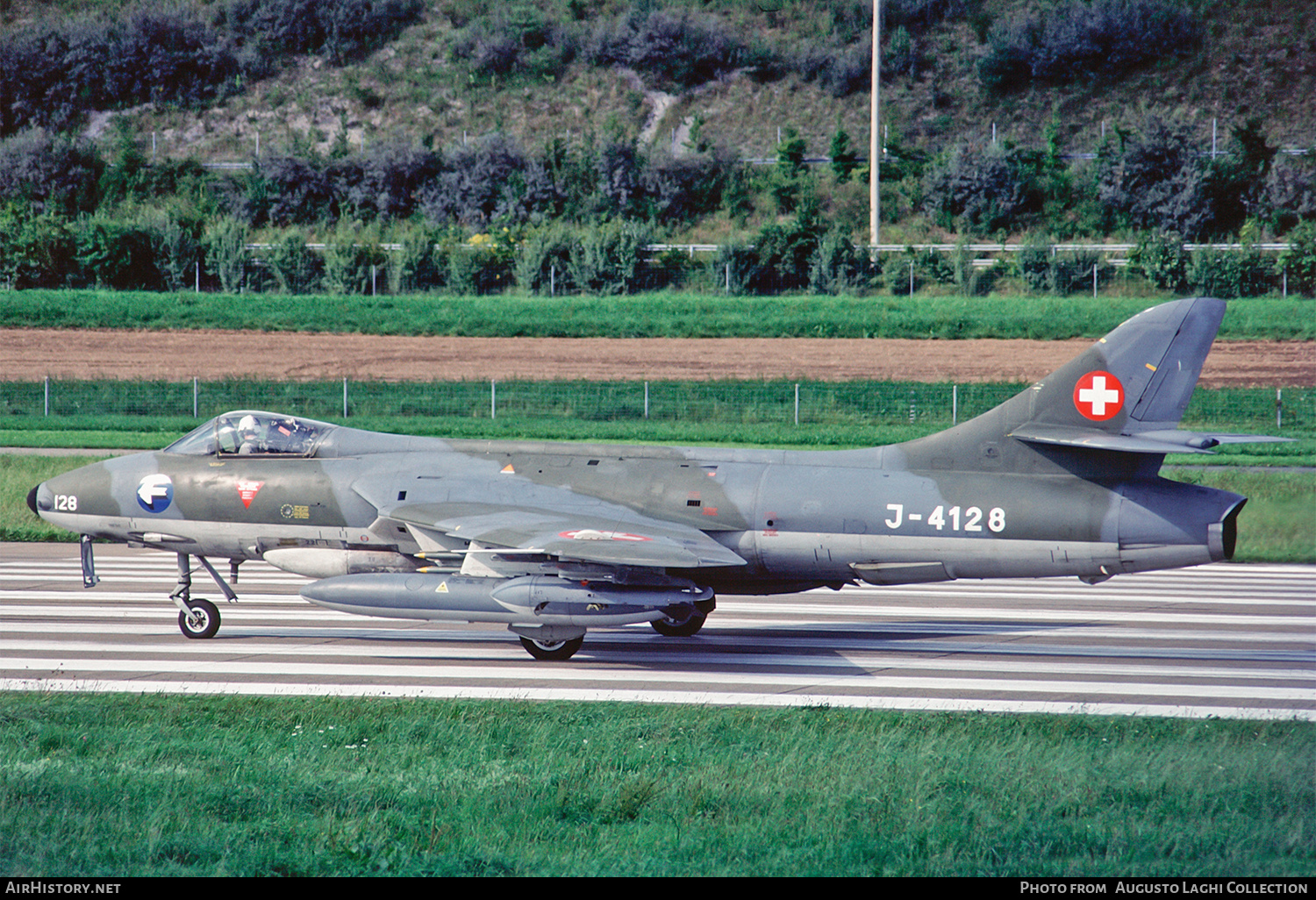 Aircraft Photo of J-4128 | Hawker Hunter F58A | Switzerland - Air Force | AirHistory.net #678570