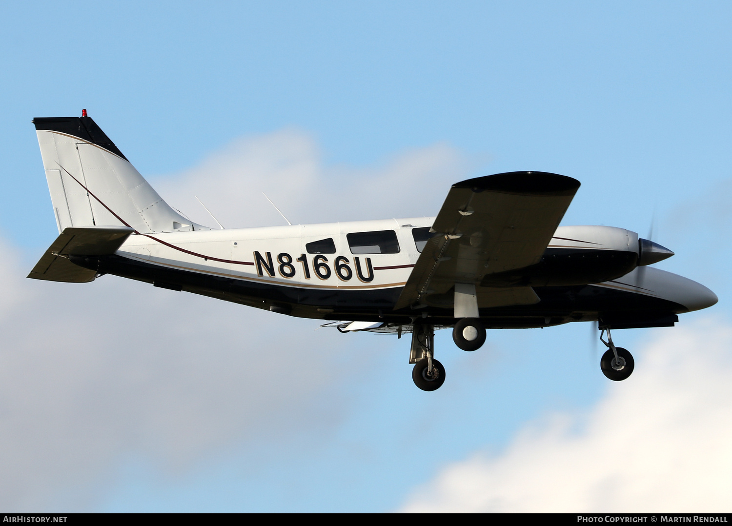 Aircraft Photo of N8166U | Piper PA-34-200T Seneca II | AirHistory.net #678758