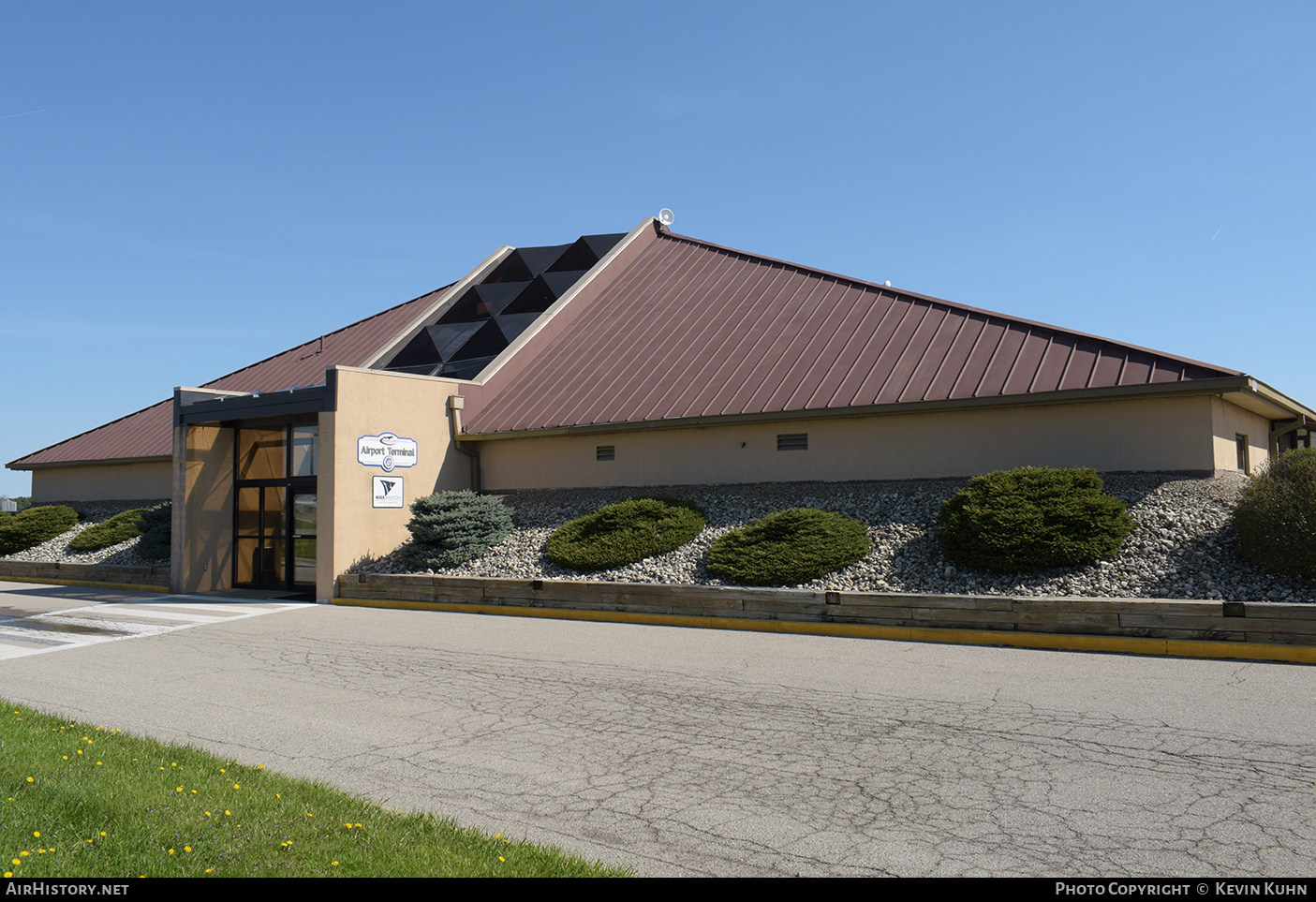 Airport photo of Mansfield - Lahm Regional (KMFD / MFD) in Ohio, United States | AirHistory.net #678857
