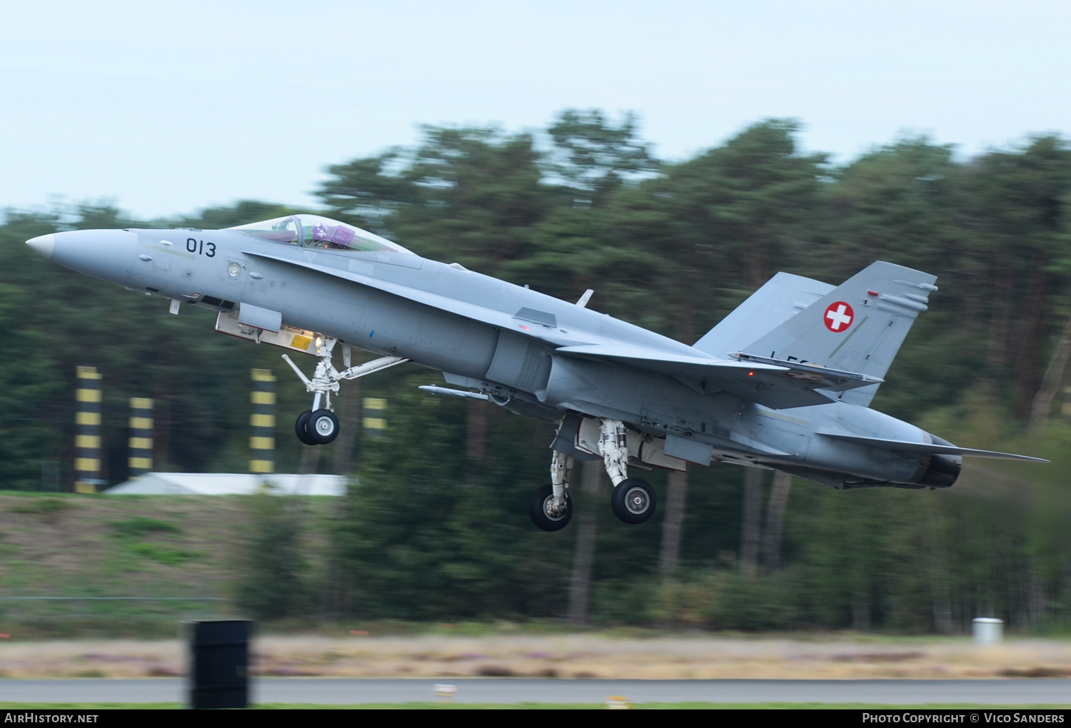 Aircraft Photo of J-5013 | McDonnell Douglas F/A-18C Hornet | Switzerland - Air Force | AirHistory.net #678886