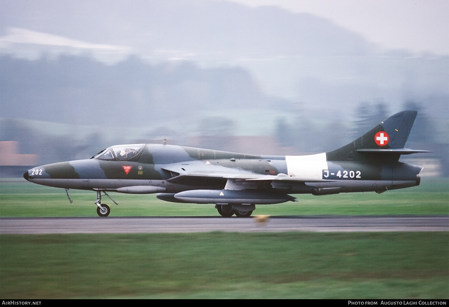 Aircraft Photo of J-4202 | Hawker Hunter T68 | Switzerland - Air Force | AirHistory.net #678921