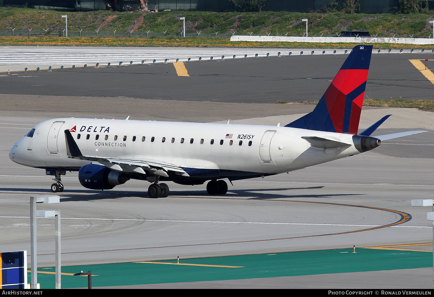 Aircraft Photo of N261SY | Embraer 175LR (ERJ-170-200LR) | Delta Connection | AirHistory.net #678948