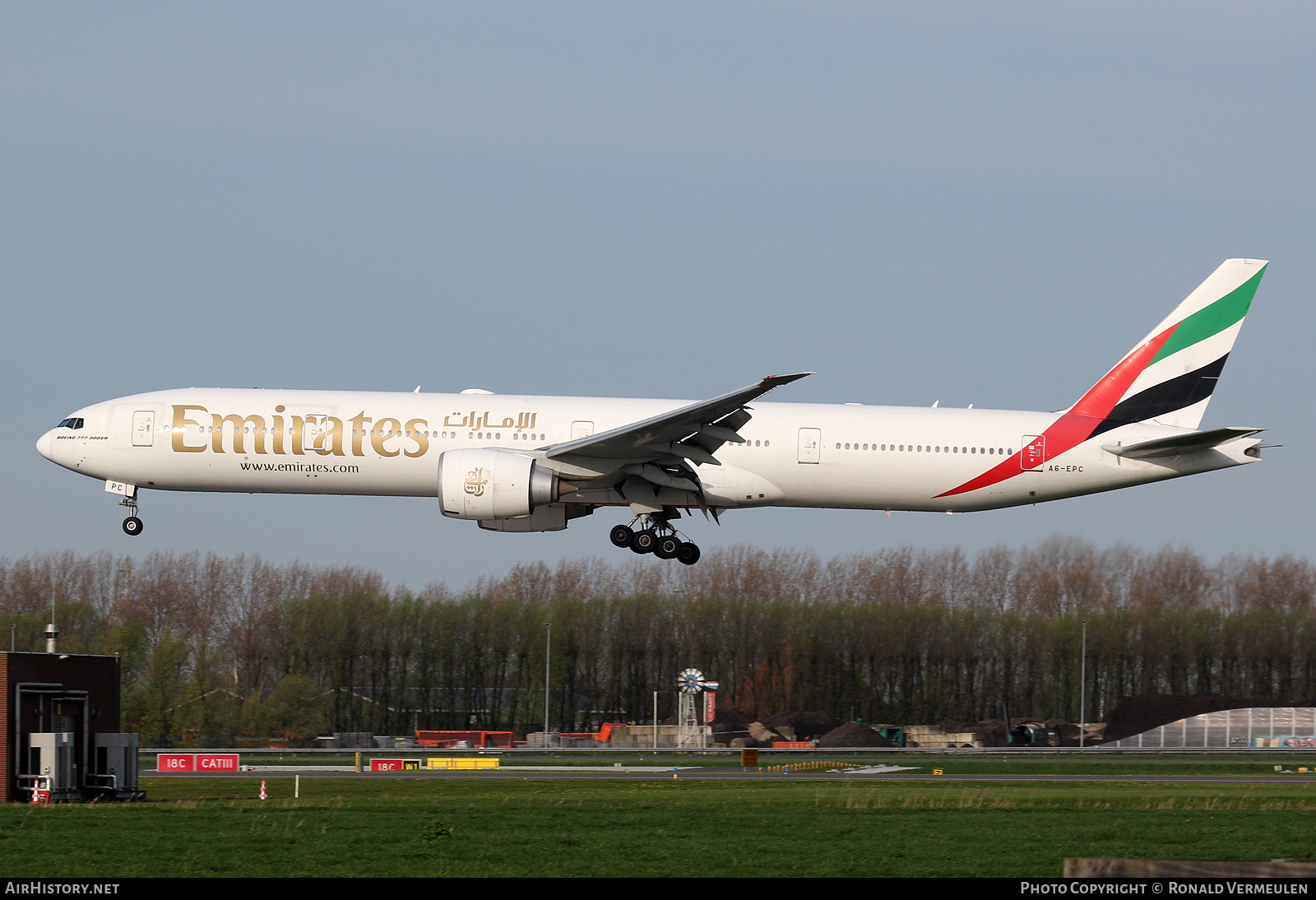 Aircraft Photo of A6-EPC | Boeing 777-31H/ER | Emirates | AirHistory.net #678955