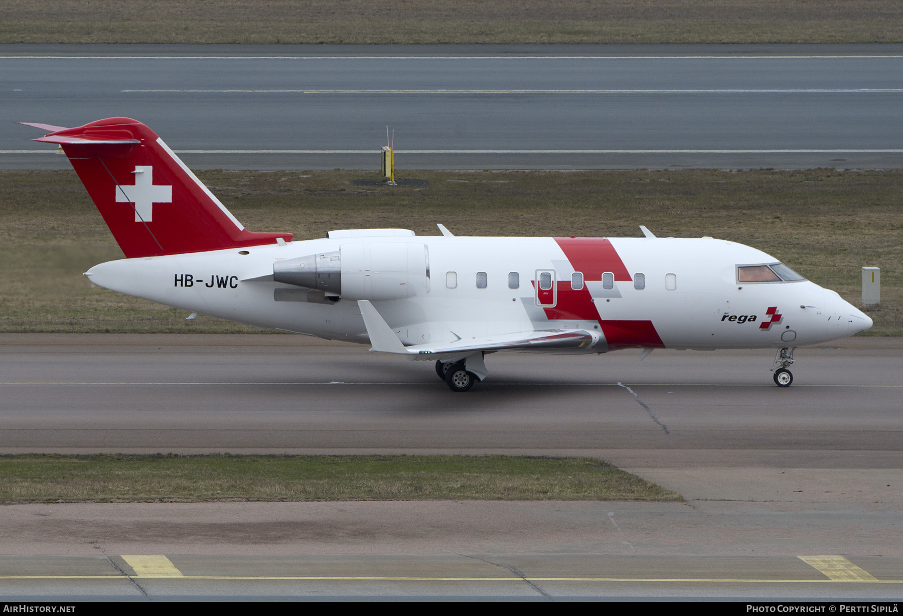 Aircraft Photo of HB-JWC | Bombardier Challenger 650 (CL-600-2B16) | REGA - Swiss Air Ambulance | AirHistory.net #679222