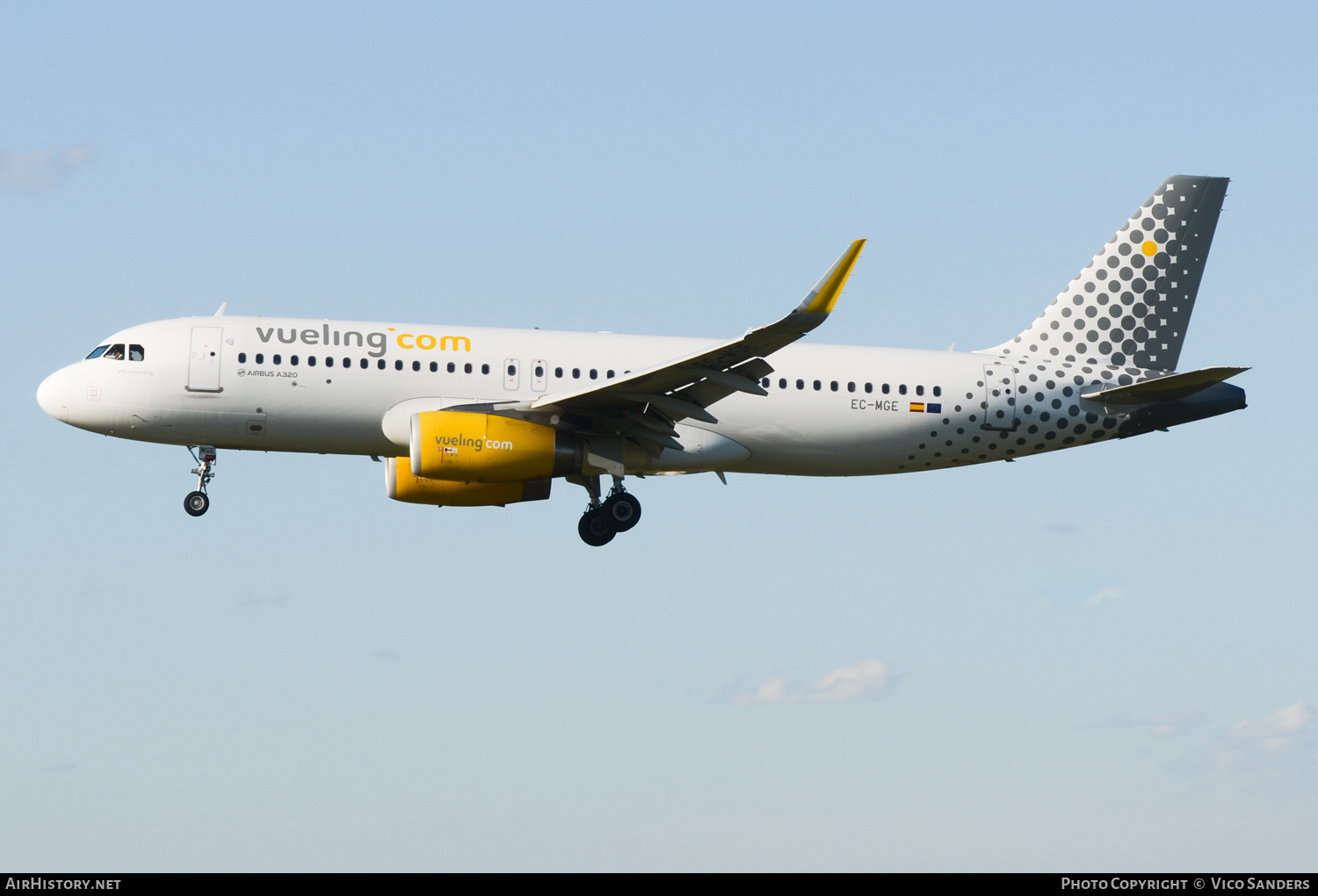 Aircraft Photo of EC-MGE | Airbus A320-232 | Vueling Airlines | AirHistory.net #679281