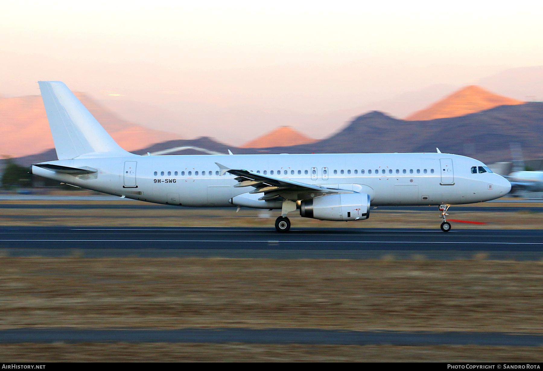 Aircraft Photo of 9H-SWG | Airbus A320-232 | AirHistory.net #679544