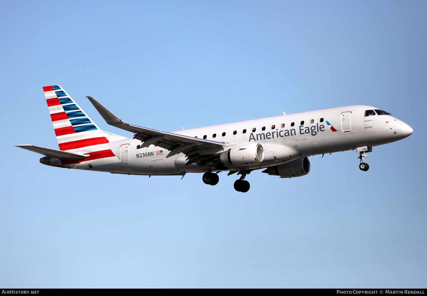 Aircraft Photo of N236NN | Embraer 175LR (ERJ-170-200LR) | American Eagle | AirHistory.net #679712