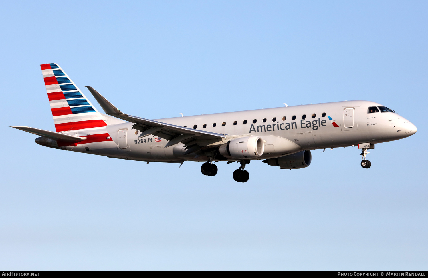 Aircraft Photo of N284JN | Embraer 175LR (ERJ-170-200LR) | American Eagle | AirHistory.net #679750