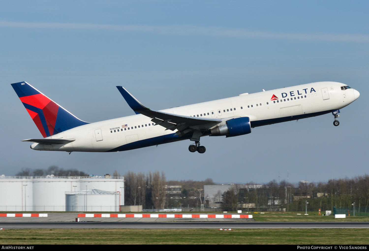 Aircraft Photo of N180DN | Boeing 767-332/ER | Delta Air Lines | AirHistory.net #679896