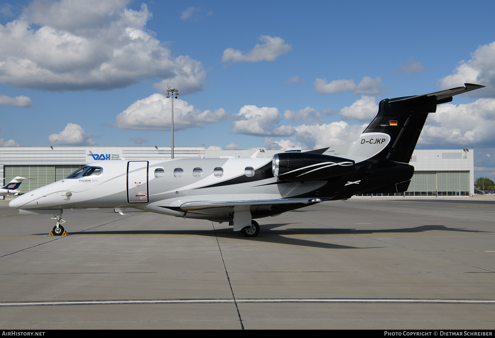 Aircraft Photo of D-CJKP | Embraer EMB-505 Phenom 300E | AirHistory.net #680048