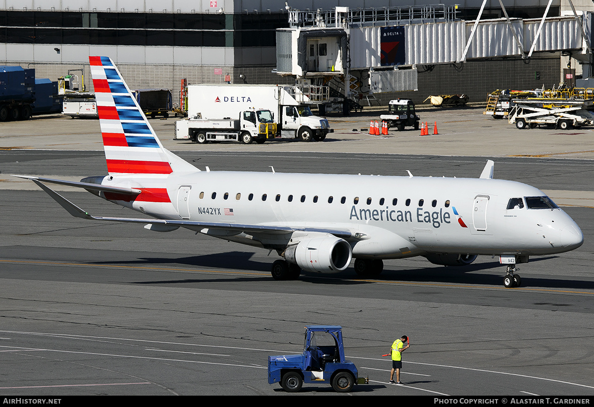 Aircraft Photo of N442YX | Embraer 175LR (ERJ-170-200LR) | American Eagle | AirHistory.net #680147