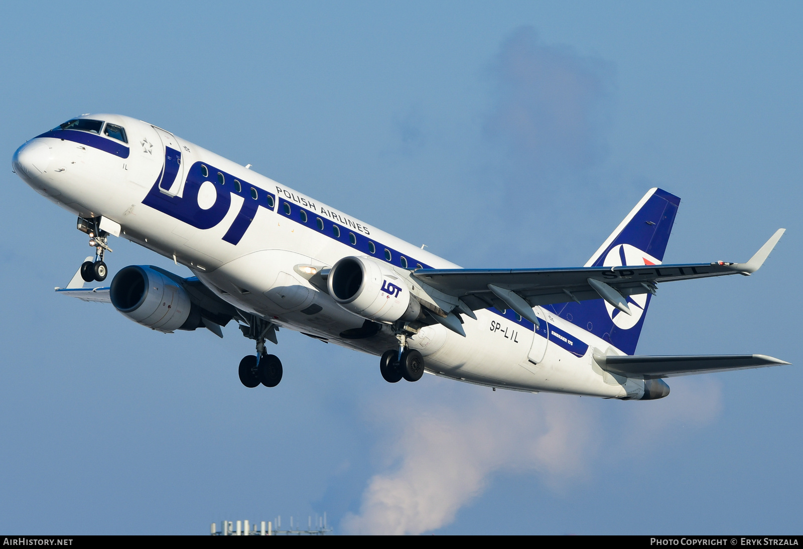 Aircraft Photo of SP-LIL | Embraer 175LR (ERJ-170-200LR) | LOT Polish Airlines - Polskie Linie Lotnicze | AirHistory.net #680308