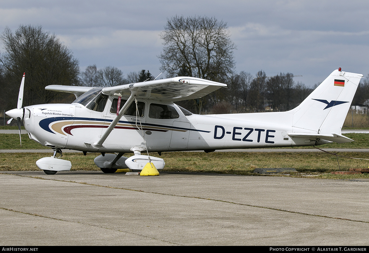 Aircraft Photo of D-EZTE | Cessna 172S Skyhawk SP | Flugschule München-Jesenwang | AirHistory.net #680319