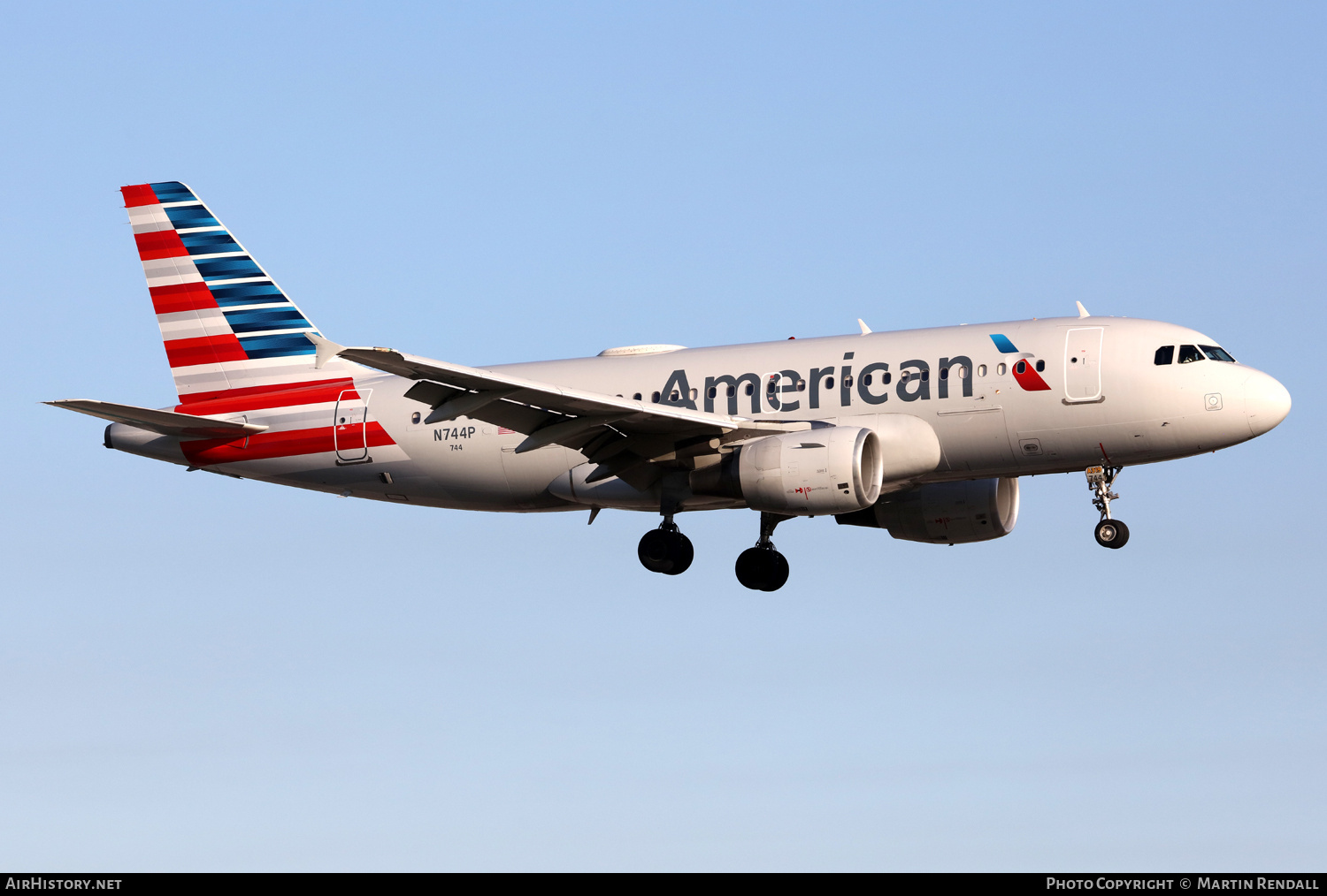 Aircraft Photo of N744P | Airbus A319-112 | American Airlines | AirHistory.net #680454