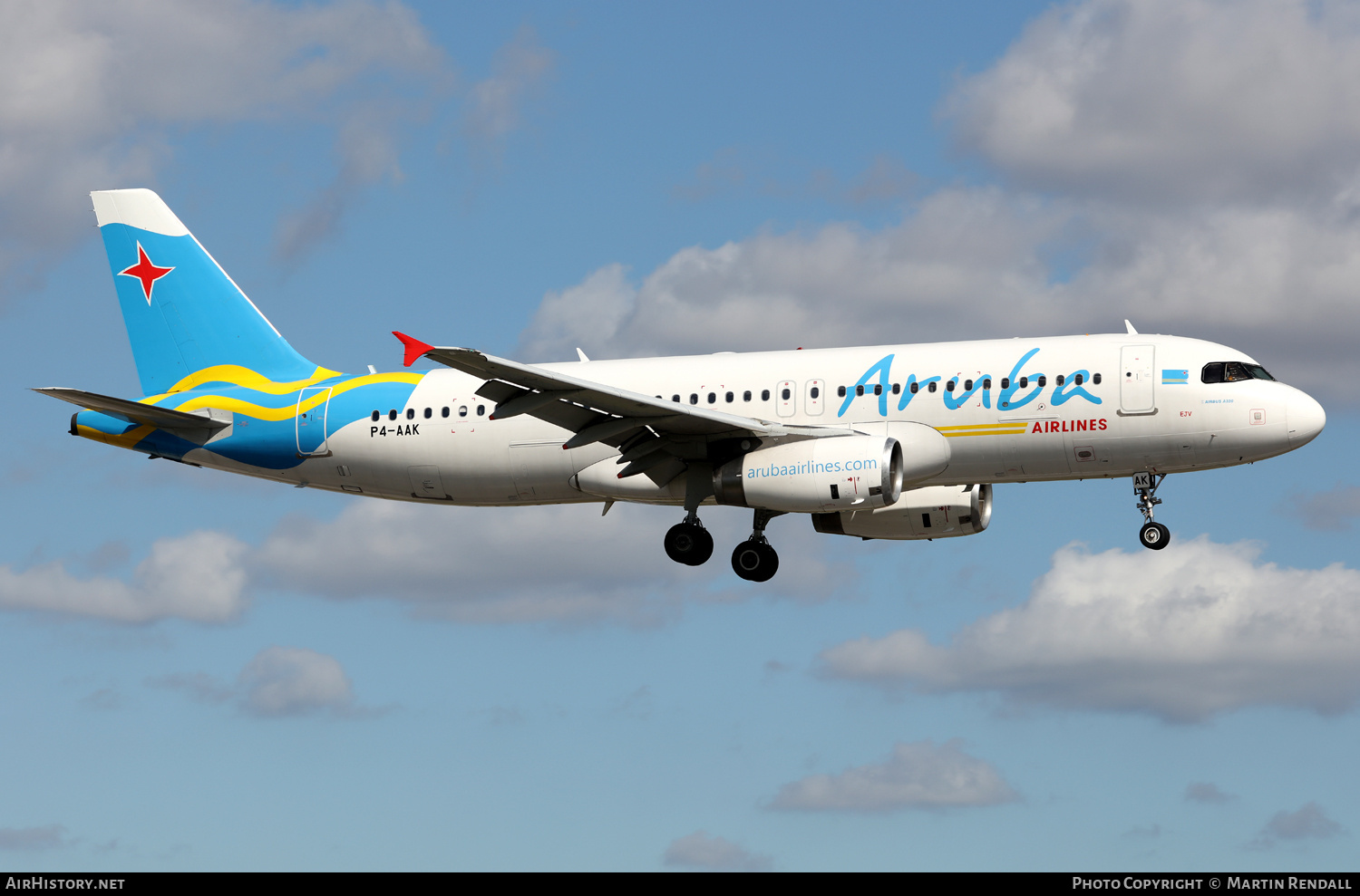 Aircraft Photo of P4-AAK | Airbus A320-232 | Aruba Airlines | AirHistory.net #680556