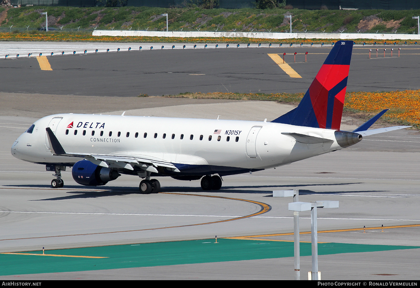 Aircraft Photo of N301SY | Embraer 175LL (ERJ-170-200LL) | Delta Connection | AirHistory.net #680566