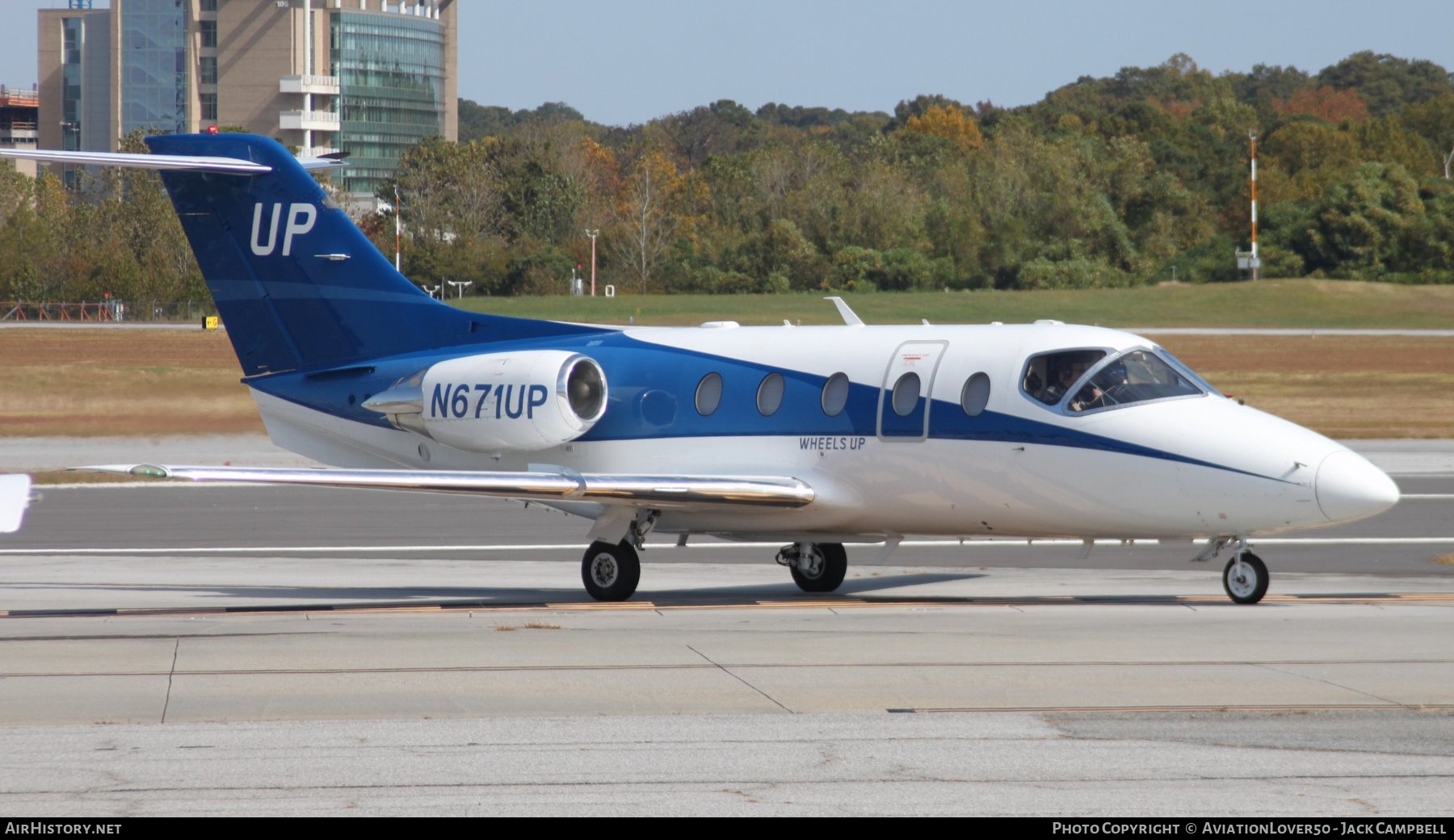 Aircraft Photo of N671UP | Hawker Beechcraft 400XP | Wheels Up | AirHistory.net #680646