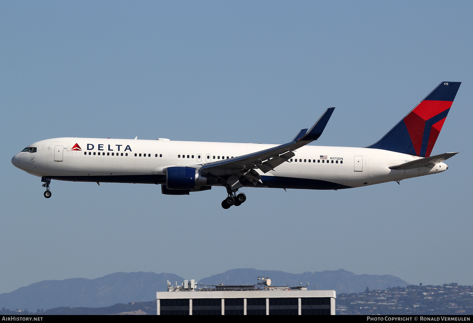 Aircraft Photo of N175DN | Boeing 767-332/ER | Delta Air Lines | AirHistory.net #680668