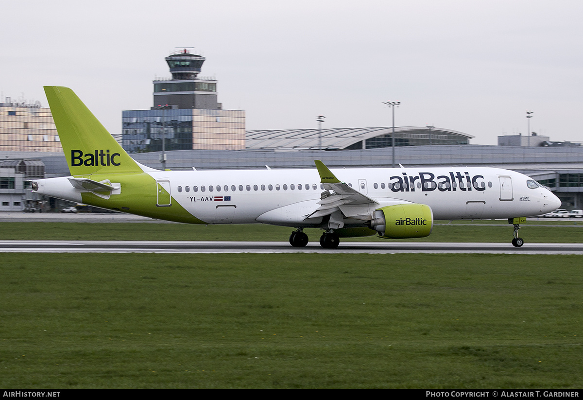Aircraft Photo of YL-AAV | Airbus A220-371 (BD-500-1A11) | AirBaltic | AirHistory.net #680782