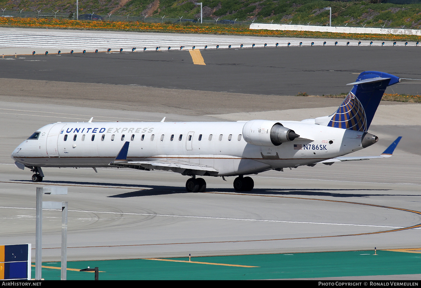 Aircraft Photo of N786SK | Bombardier CRJ-701ER (CL-600-2C10) | United Express | AirHistory.net #680792