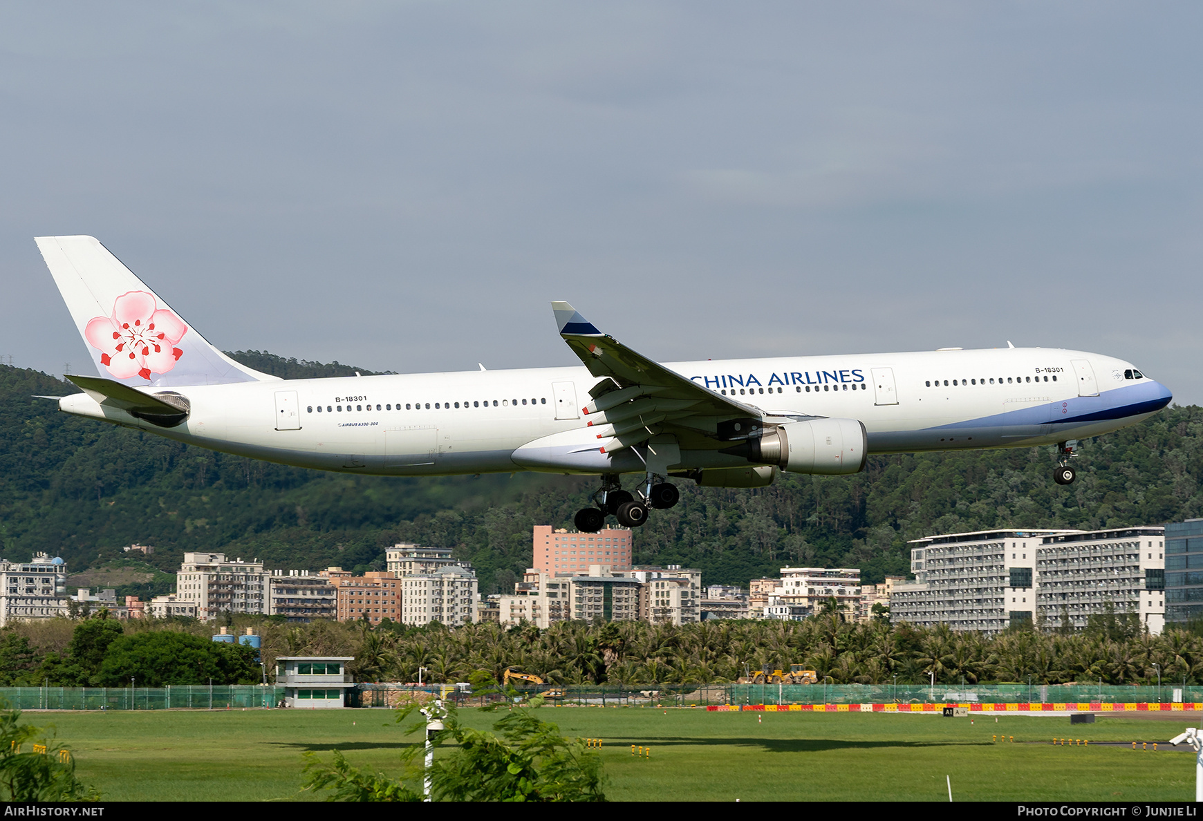 Aircraft Photo of B-18301 | Airbus A330-302E | China Airlines | AirHistory.net #680869