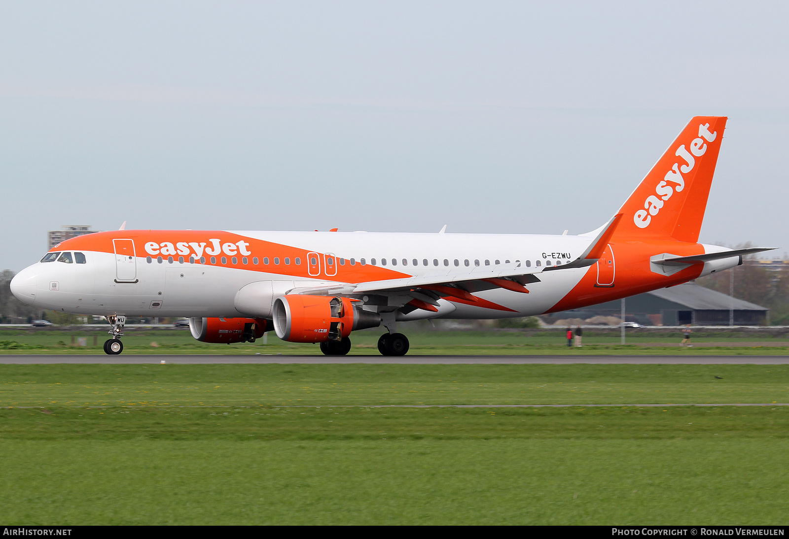 Aircraft Photo of G-EZWU | Airbus A320-214 | EasyJet | AirHistory.net #681060
