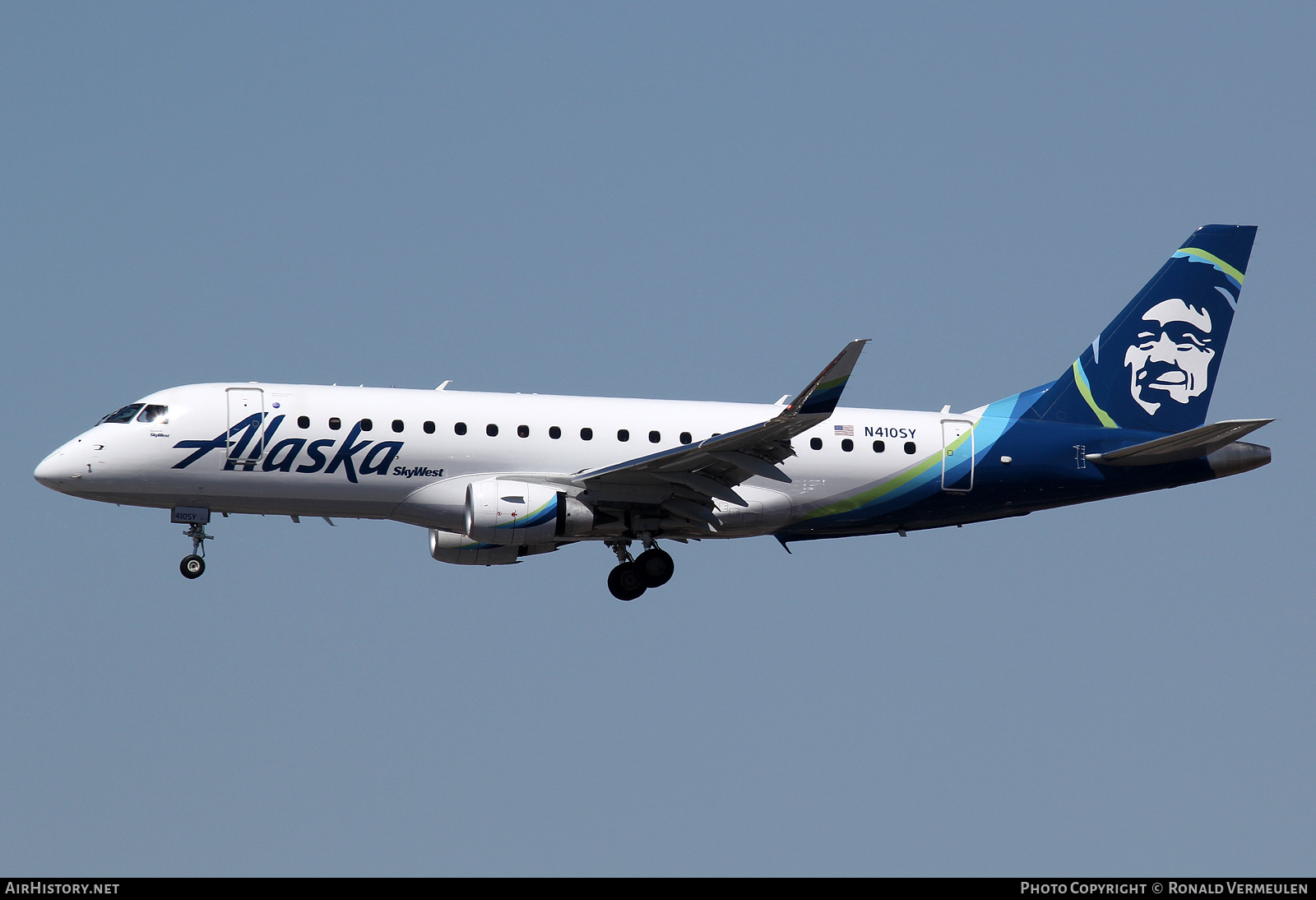 Aircraft Photo of N410SY | Embraer 175LR (ERJ-170-200LR) | Alaska Airlines | AirHistory.net #681775