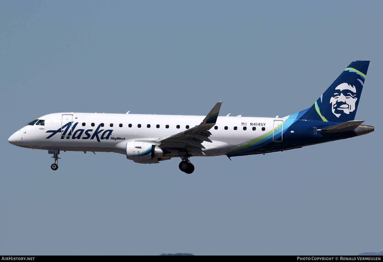 Aircraft Photo of N414SY | Embraer 175LR (ERJ-170-200LR) | Alaska Airlines | AirHistory.net #681922