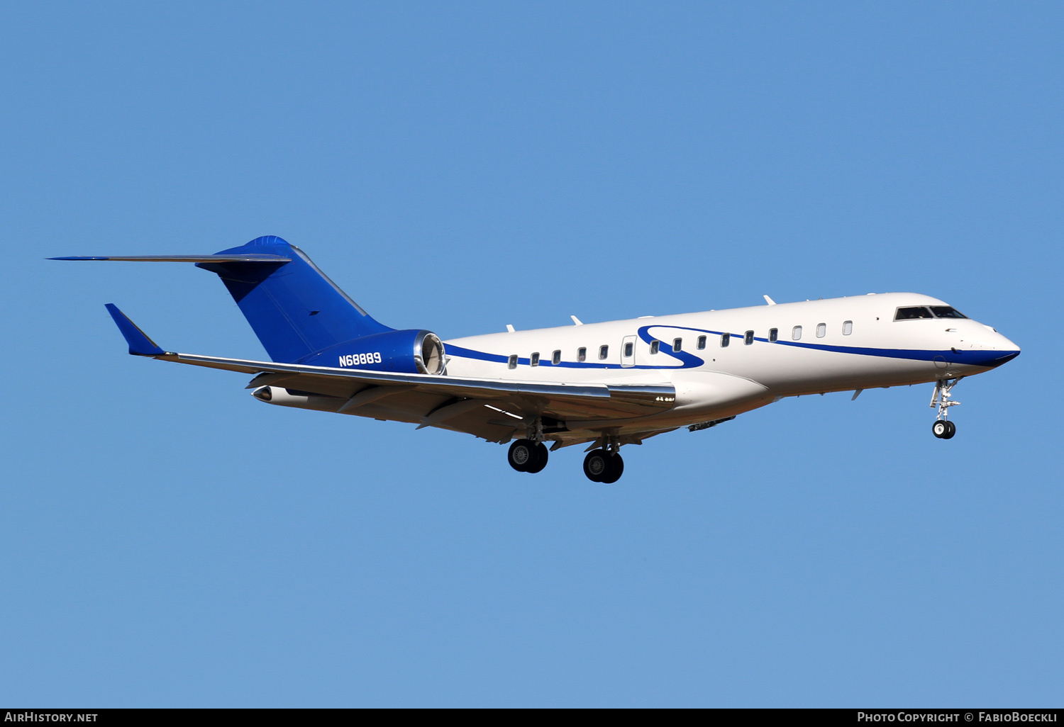 Aircraft Photo of N68889 | Bombardier Global 6000 (BD-700-1A10) | AirHistory.net #681971