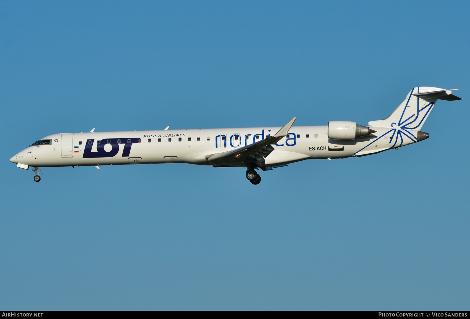 Aircraft Photo of ES-ACH | Bombardier CRJ-900ER (CL-600-2D24) | LOT Polish Airlines - Polskie Linie Lotnicze | AirHistory.net #682145