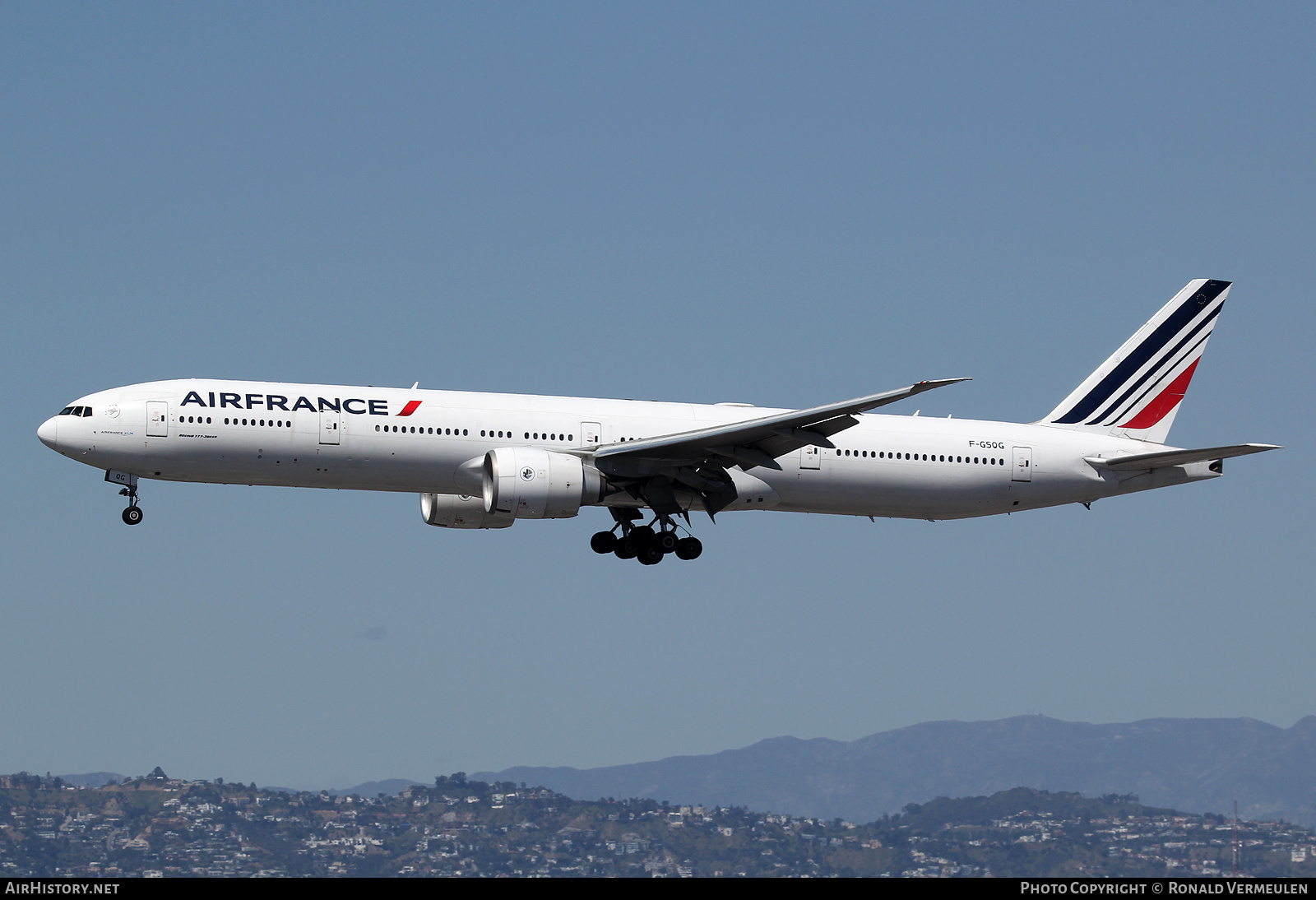 Aircraft Photo of F-GSQG | Boeing 777-328/ER | Air France | AirHistory.net #682214