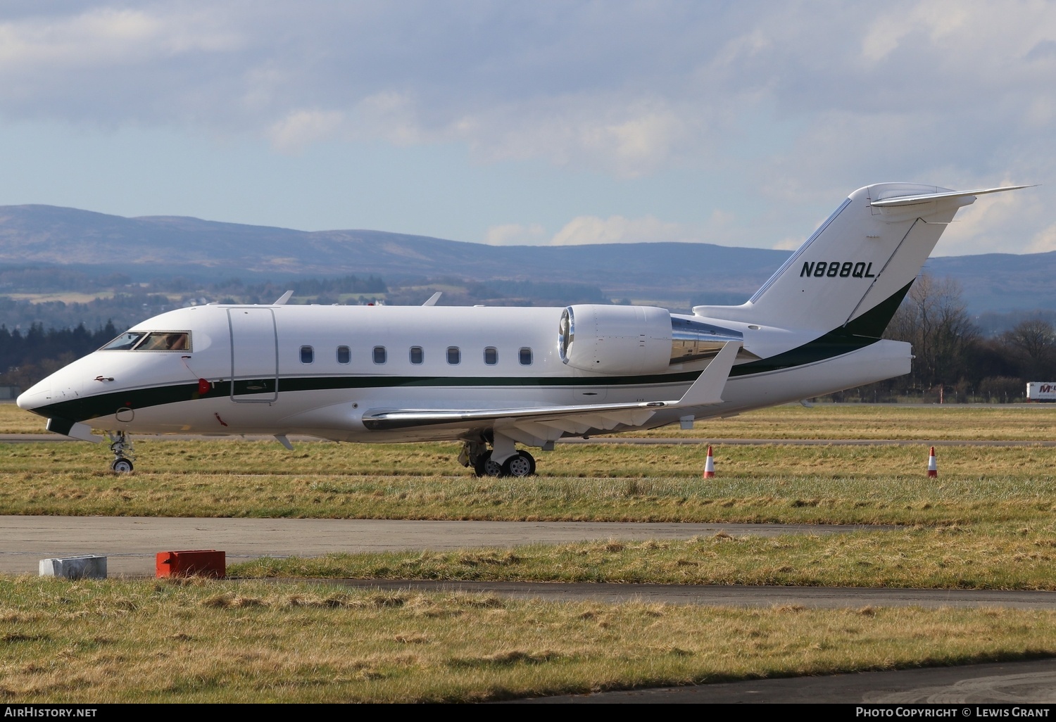 Aircraft Photo of N888QL | Bombardier Challenger 604 (CL-600-2B16) | AirHistory.net #682227