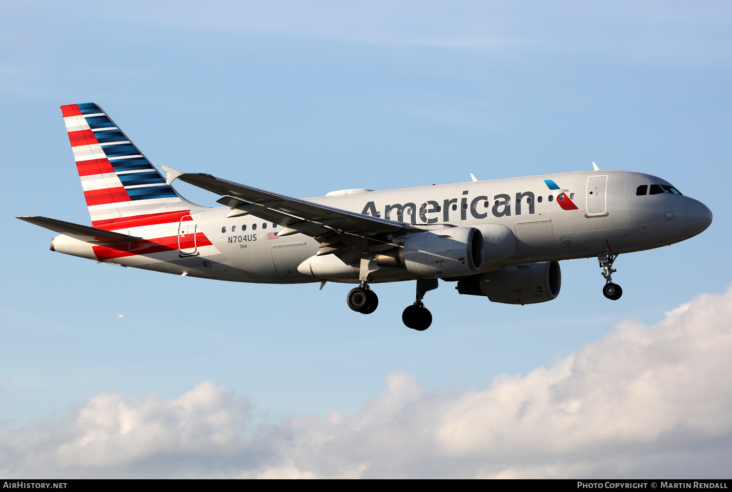 Aircraft Photo of N704US | Airbus A319-112 | American Airlines | AirHistory.net #682310