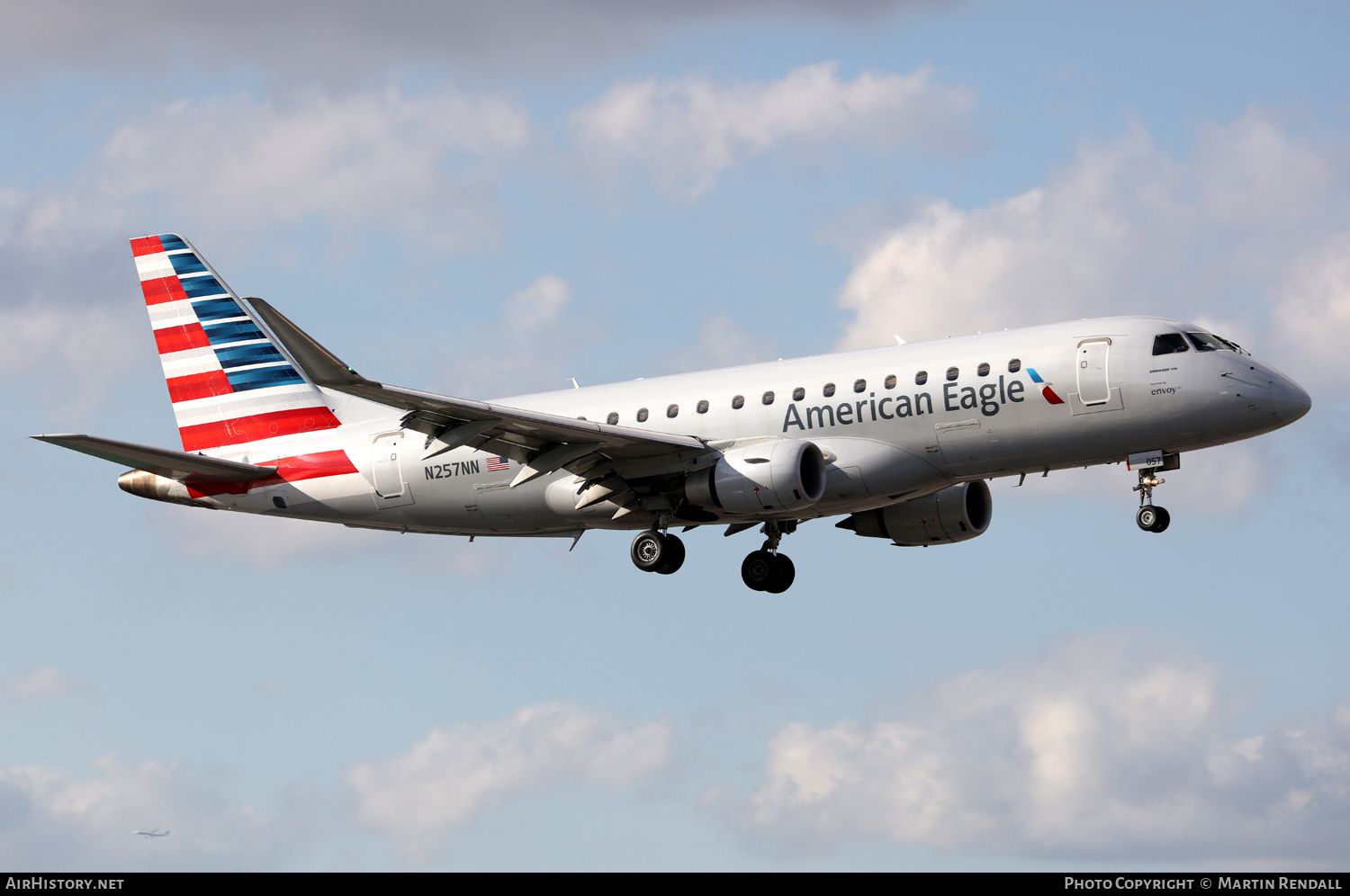 Aircraft Photo of N257NN | Embraer 175LR (ERJ-170-200LR) | American Eagle | AirHistory.net #682326