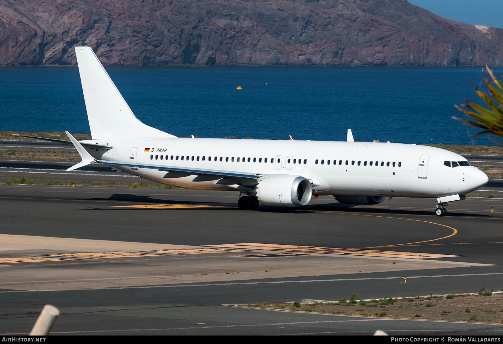Aircraft Photo of D-AMAH | Boeing 737-8 Max 8 | AirHistory.net #682464