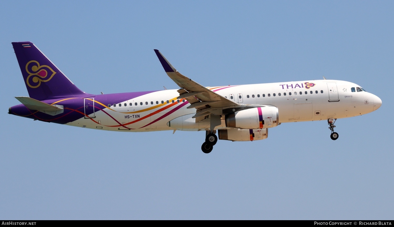 Aircraft Photo of HS-TXN | Airbus A320-232 | Thai Airways International | AirHistory.net #682560