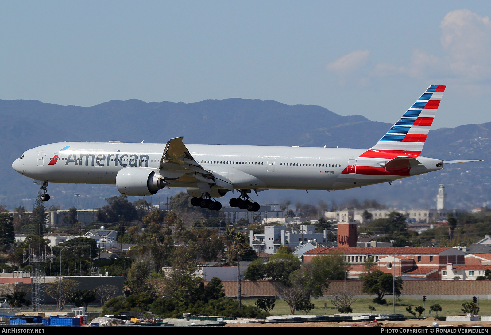 Aircraft Photo of N718AN | Boeing 777-323/ER | American Airlines | AirHistory.net #682589