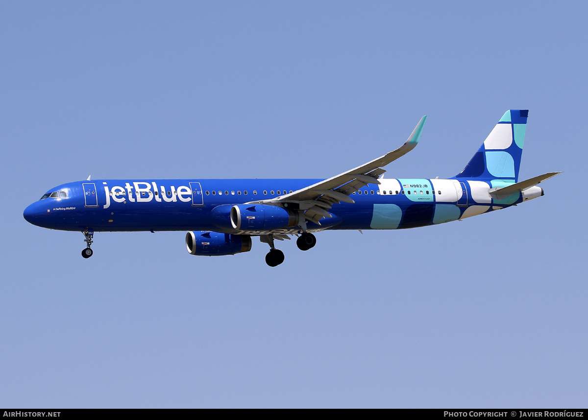 Aircraft Photo of N982JB | Airbus A321-231 | JetBlue Airways | AirHistory.net #683005