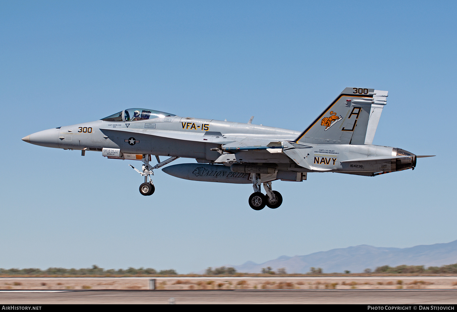 Aircraft Photo of 164236 | McDonnell Douglas F/A-18C Hornet | USA - Navy | AirHistory.net #683191