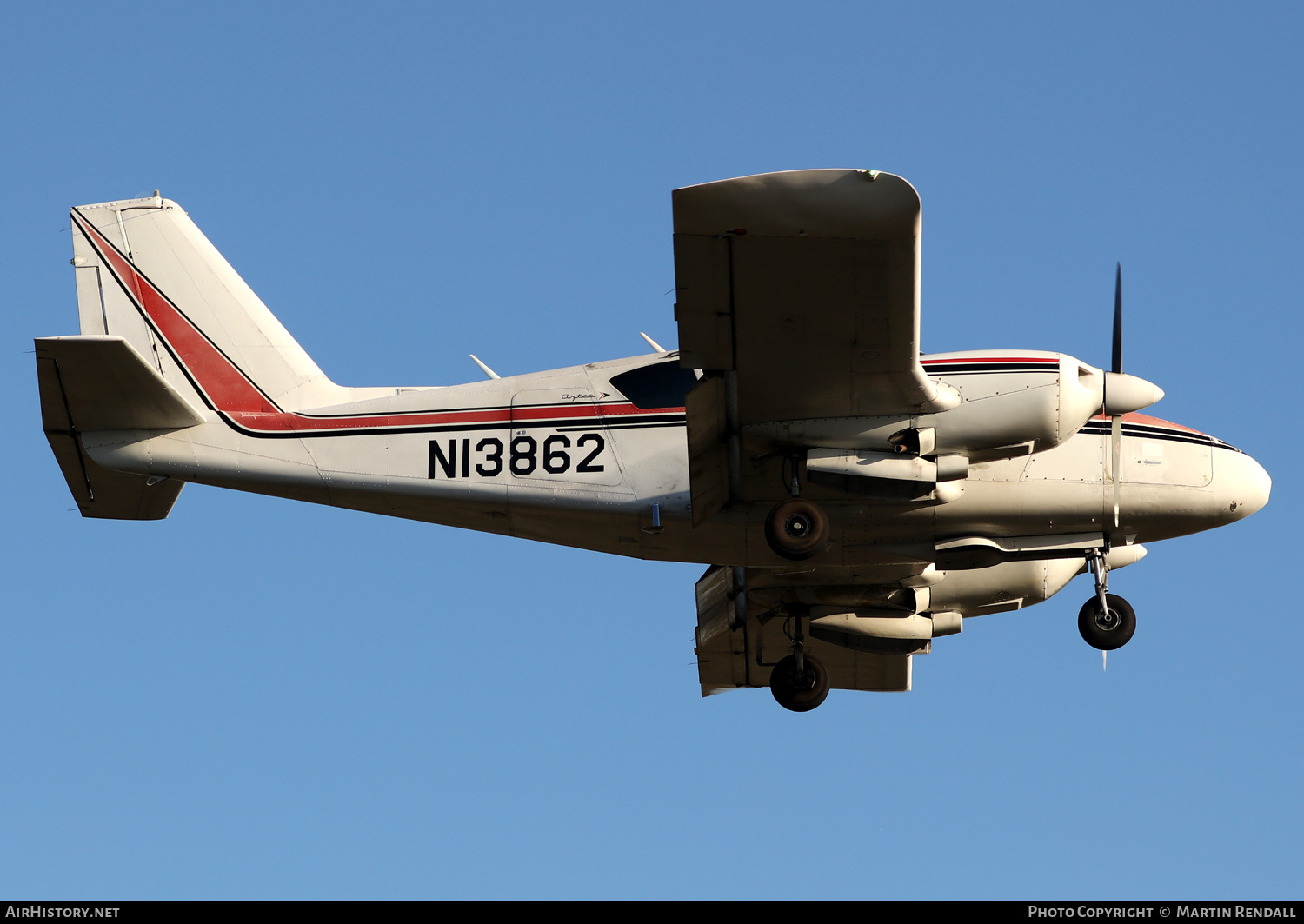 Aircraft Photo of N13862 | Piper PA-23-250 Aztec D | AirHistory.net #683334