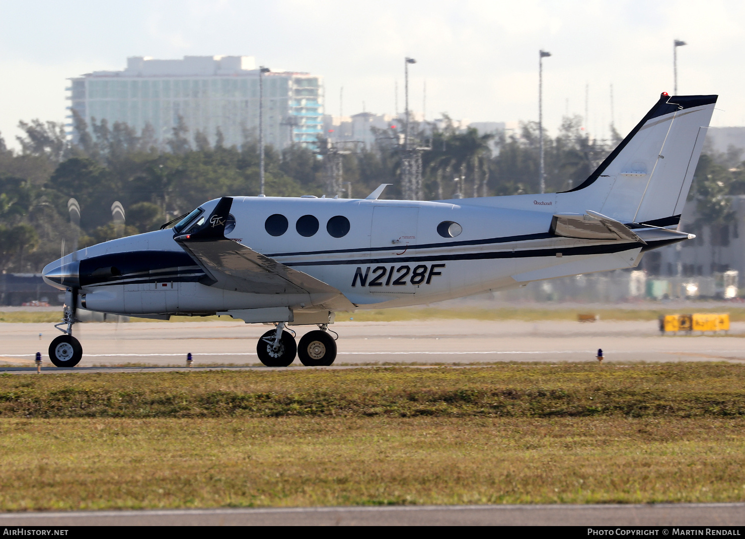 Aircraft Photo of N2128F | Beechcraft C90GTx King Air | AirHistory.net #683340